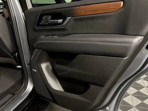 Used 2025 GMC Yukon Denali image 31