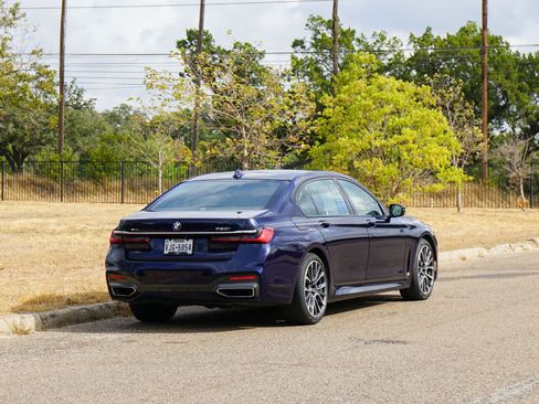Used 2020 BMW 750i xDrive AWD/4WD image 9