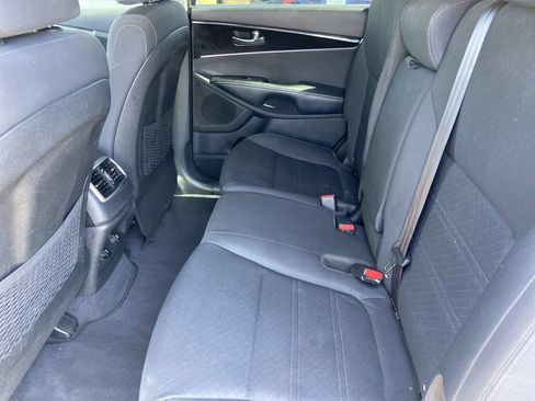 Used 2020 Kia Sorento LX w/ LX I4 Convenience Package FWD image 19
