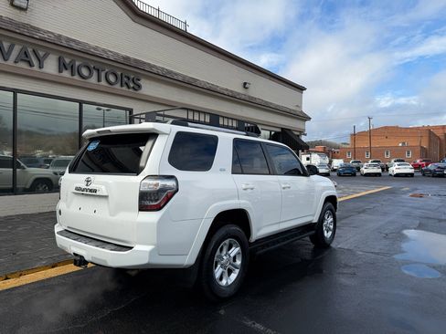 Used 2019 Toyota 4Runner SR5 Premium image 3