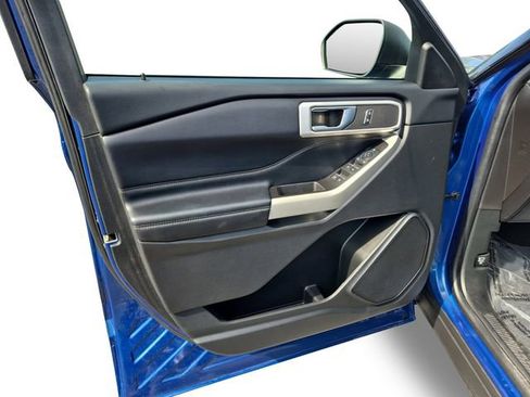 Used 2022 Ford Explorer XLT w/ Equipment Group 202A image 11