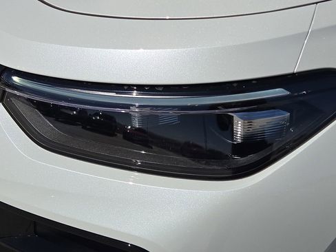 New 2026 Volkswagen Tiguan SE R-Line FWD image 7