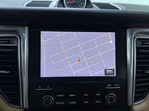 Used 2018 Porsche Macan AWD/4WD image 23