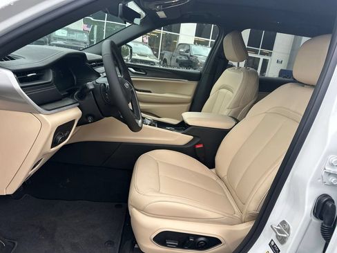 New 2026 Jeep Grand Cherokee L Limited w/ Luxury Tech Group II AWD/4WD image 10