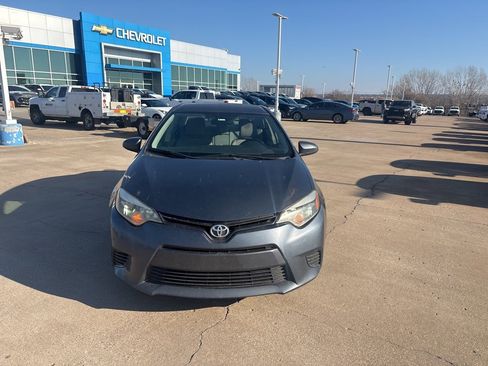 Used 2015 Toyota Corolla LE image 3