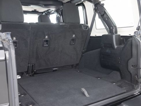 Used 2018 Jeep Wrangler Unlimited Sport S image 39