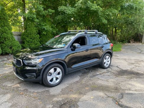 Used 2019 Volvo XC40 T5 Momentum AWD/4WD image 1
