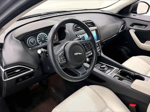 Used 2017 Jaguar F-PACE Prestige image 16