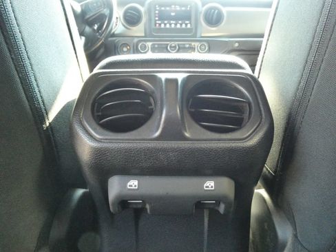 Used 2021 Jeep Gladiator Sport AWD/4WD image 20
