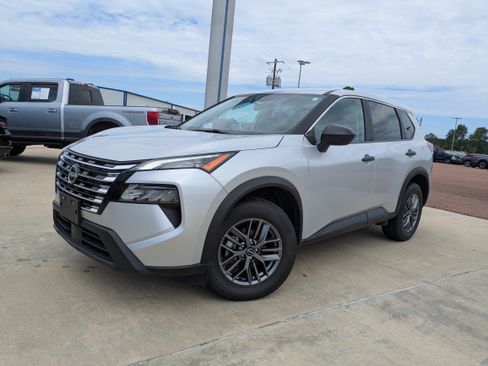 Used 2024 Nissan Rogue S image 4