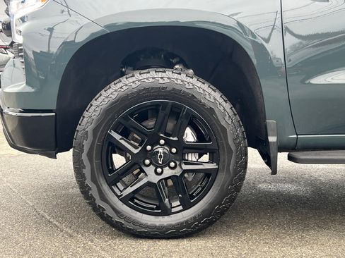 Used 2025 Chevrolet Silverado 1500 LT Trail Boss w/ LPO, Dark Essentials Package image 11