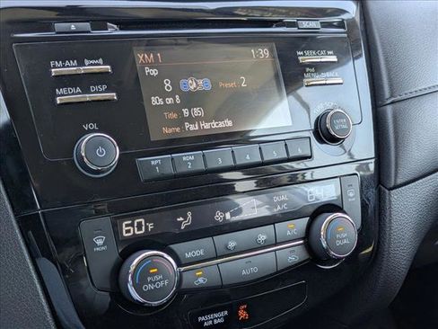 Used 2017 Nissan Rogue SV image 13