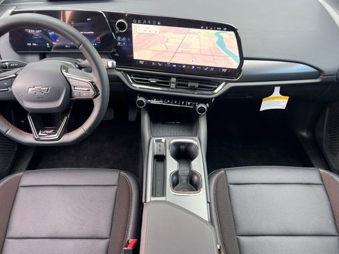 New 2025 Chevrolet Equinox EV RS image 10