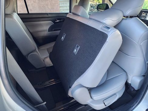 Used 2022 Toyota Highlander XLE image 89