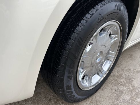 Used 2005 Chrysler 300 Touring image 7