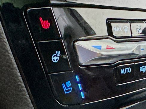 Used 2022 Ford Explorer Limited w/ Equipment Group 301A image 23