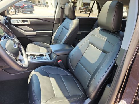 Used 2023 Ford Explorer Limited w/ Limited Technology Package AWD/4WD image 22