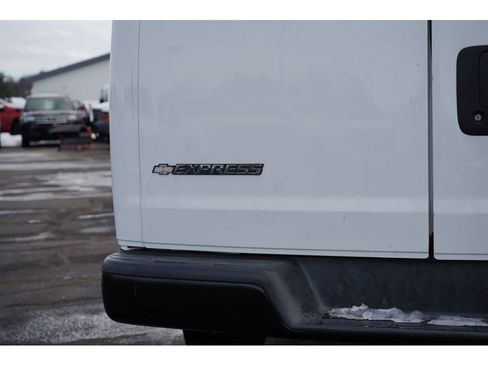 Used 2018 Chevrolet Express 2500 w/ Driver Convenience Package image 10