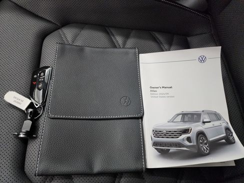 Used 2025 Volkswagen Atlas SE image 48