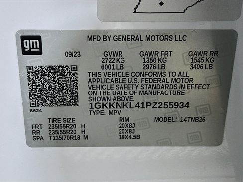 Used 2023 GMC Acadia SLE w/ Driver Convenience Package image 12