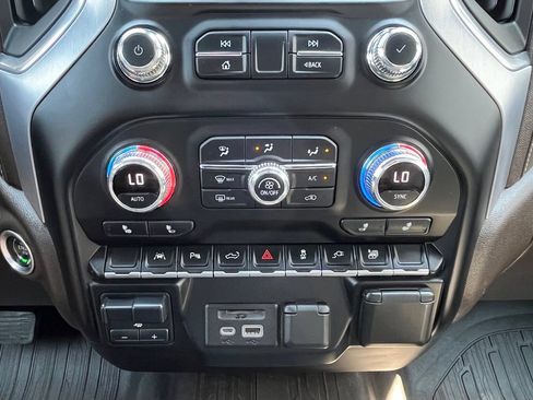 Used 2022 GMC Sierra 1500 SLT w/ Driver Alert Package II AWD/4WD image 22