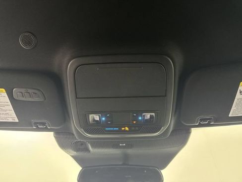 Used 2025 Ford Explorer ST-Line w/ ST-Line Street Pack AWD/4WD image 10