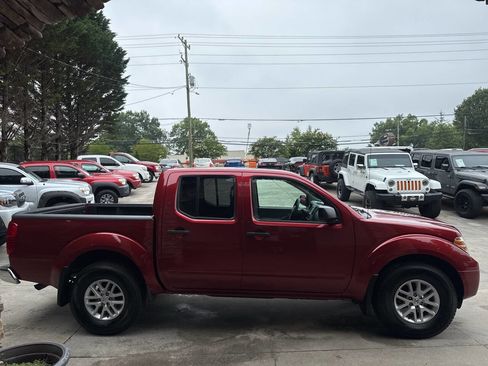 Used 2019 Nissan Frontier SV AWD/4WD image 6