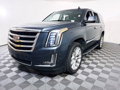 Used 2020 Cadillac Escalade Luxury image 3