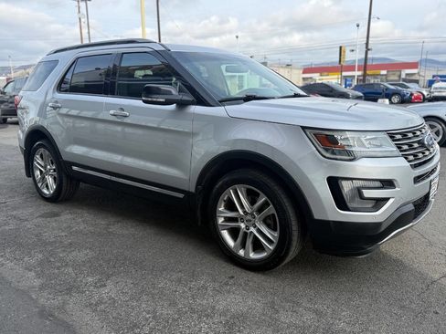 Used 2017 Ford Explorer XLT w/ Equipment Group 202A image 2