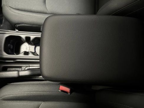 Used 2021 Jeep Gladiator Sport image 18