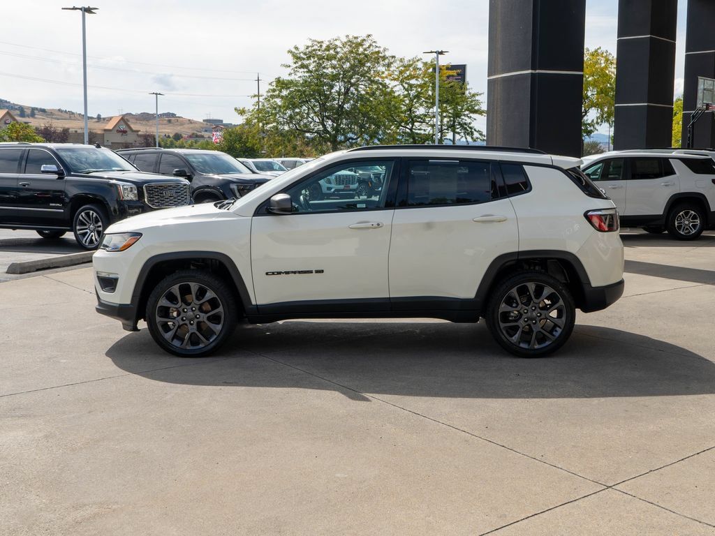 Used 2021 Jeep Compass Latitude w/ Sun and Sound Group AWD/4WD image 4