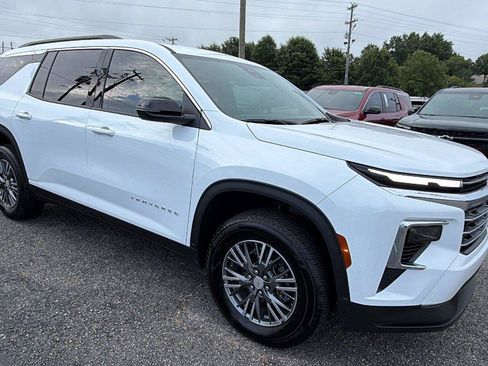 New 2026 Chevrolet Traverse LT FWD image 6
