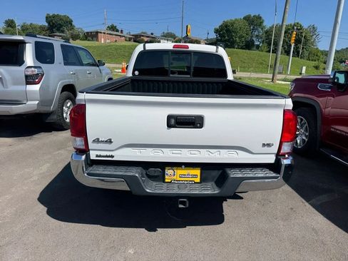 Used 2017 Toyota Tacoma SR5 w/ Tow Package AWD/4WD image 16
