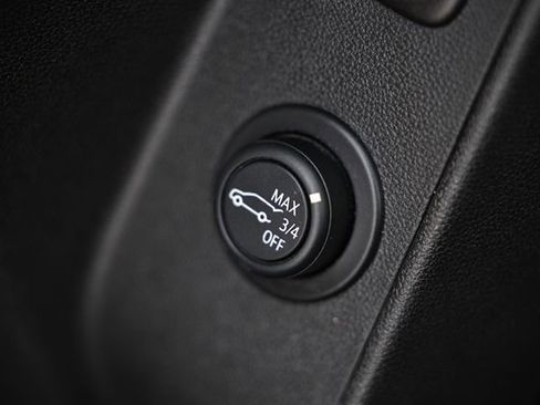 Used 2020 Chevrolet Equinox LT w/ Sport Edition FWD image 19