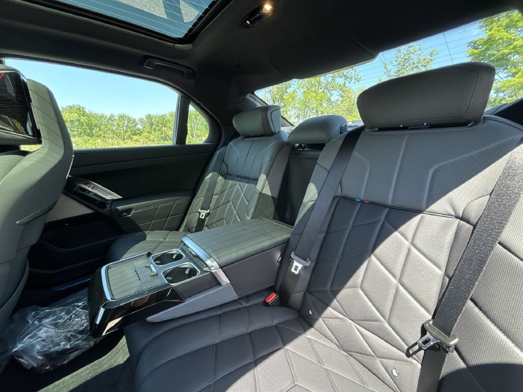 Used 2026 BMW 760i xDrive w/ Luxury Rear Seating Package AWD/4WD image 26