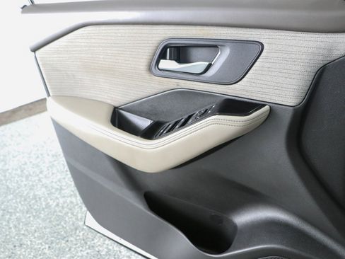 Used 2023 Nissan Rogue SV FWD image 21