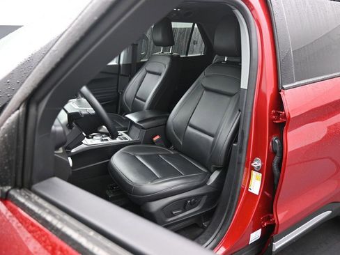 Certified 2023 Ford Explorer XLT w/ Equipment Group 202A image 9