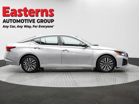 Used 2024 Nissan Altima 2.5 SV image 4