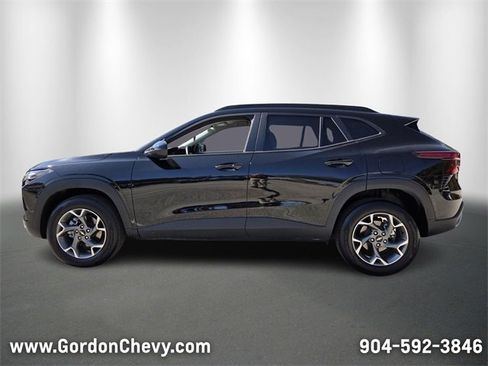 Certified 2025 Chevrolet Trax LT w/ LT Convenience Package image 2