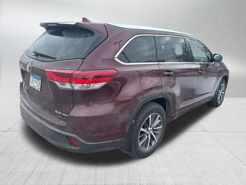 Certified 2017 Toyota Highlander XLE image 2