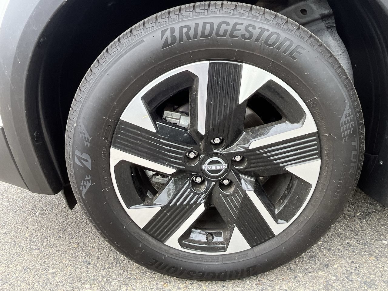 Used 2025 Nissan Kicks SR AWD/4WD image 29