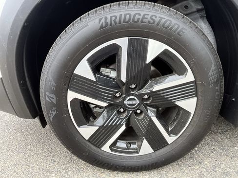 Used 2025 Nissan Kicks SR AWD/4WD image 29
