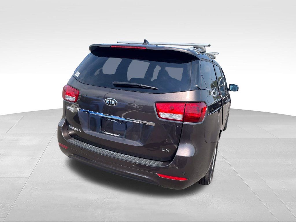Used 2016 Kia Sedona LX w/ LX Convenience Package FWD image 5
