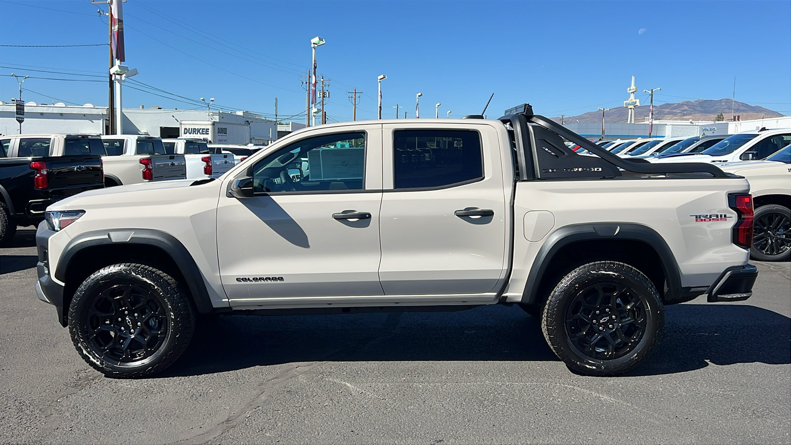 New 2026 Chevrolet Colorado Trail Boss w/ Midnight Edition AWD/4WD image 9