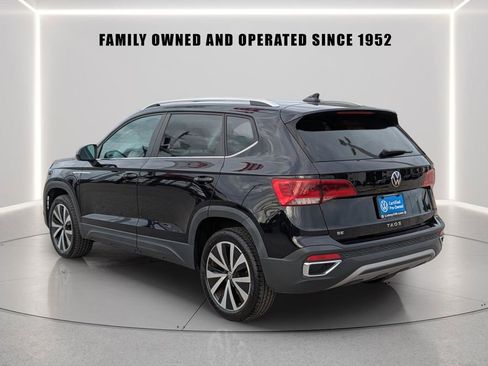 Used 2022 Volkswagen Taos SE w/ Panoramic Sunroof Package FWD image 4