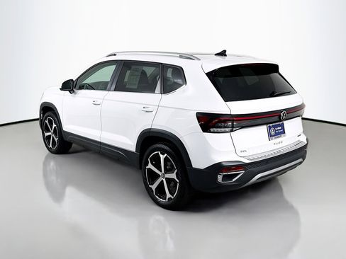 Certified 2025 Volkswagen Taos SEL image 3
