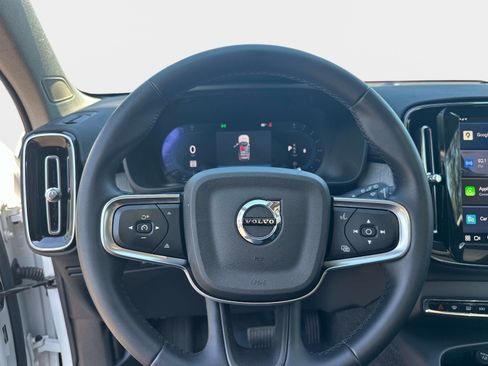 Certified 2025 Volvo XC40 B5 Core image 24