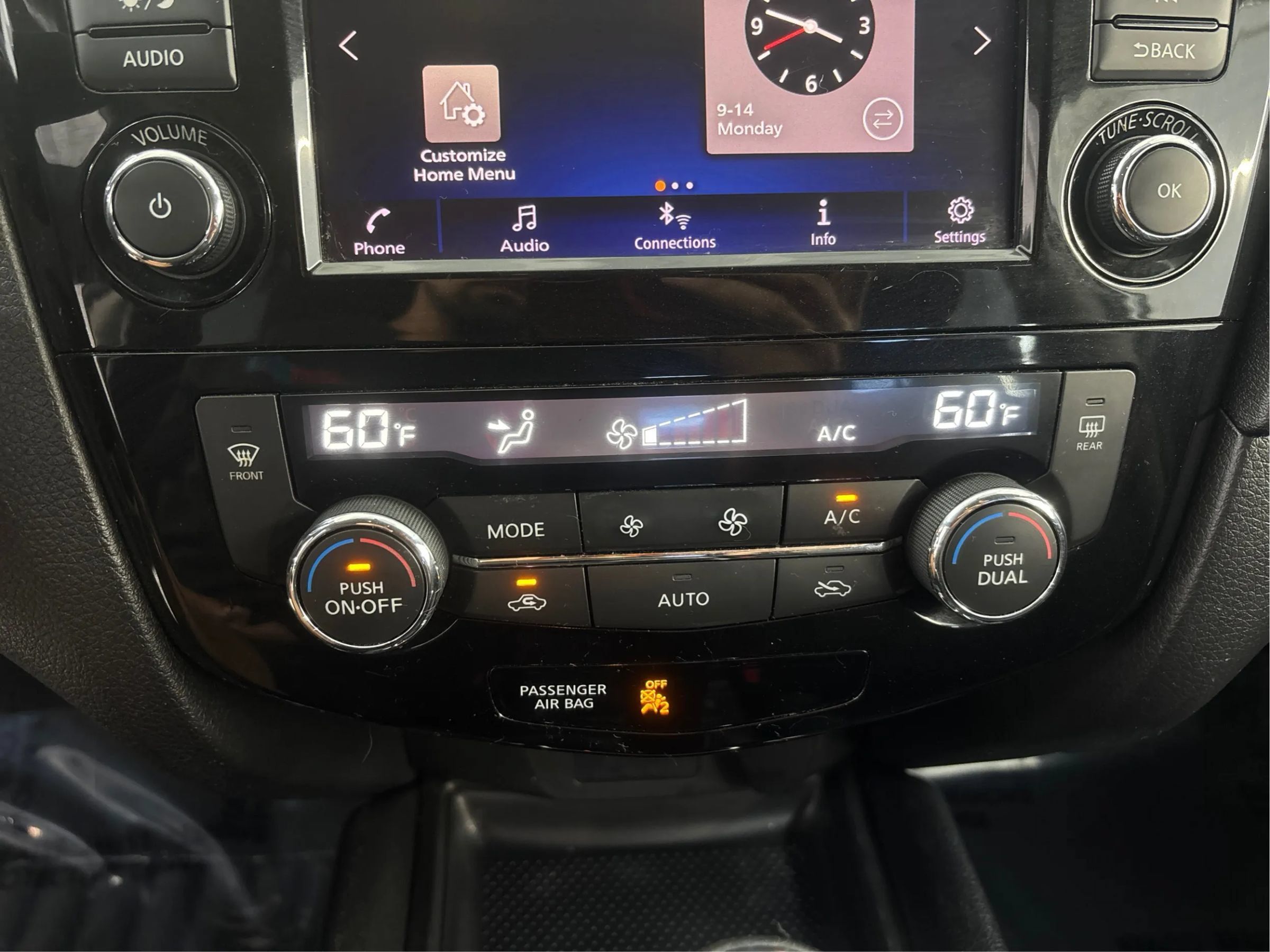 Used 2018 Nissan Rogue SV AWD/4WD image 35