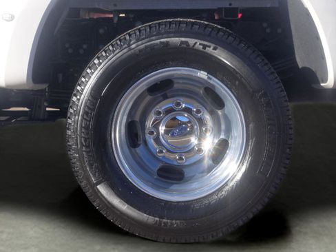 Used 2025 Ford F350 Platinum image 11