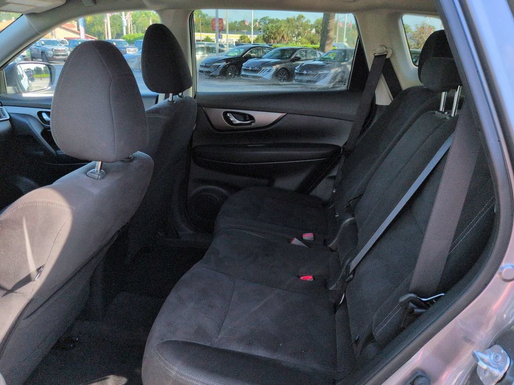 Used 2016 Nissan Rogue SV AWD/4WD image 14